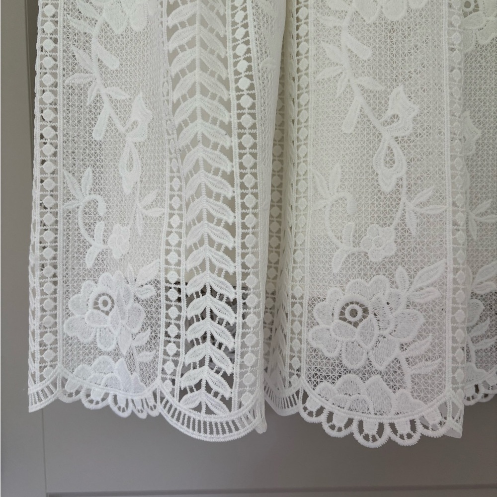 Lulu's White V-Neck Lace Midi Dress with Scalloped Hem Size XS - Picture 9 of 12